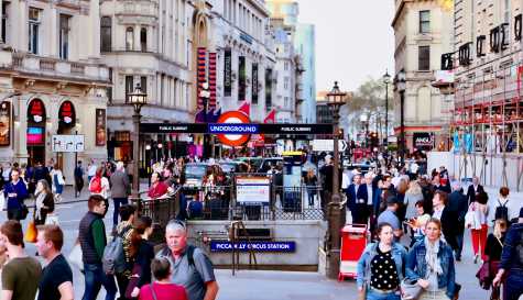 UK Temperatures to Surpass Athens as Warm Weather Arrives Before Bank Holiday Weekend