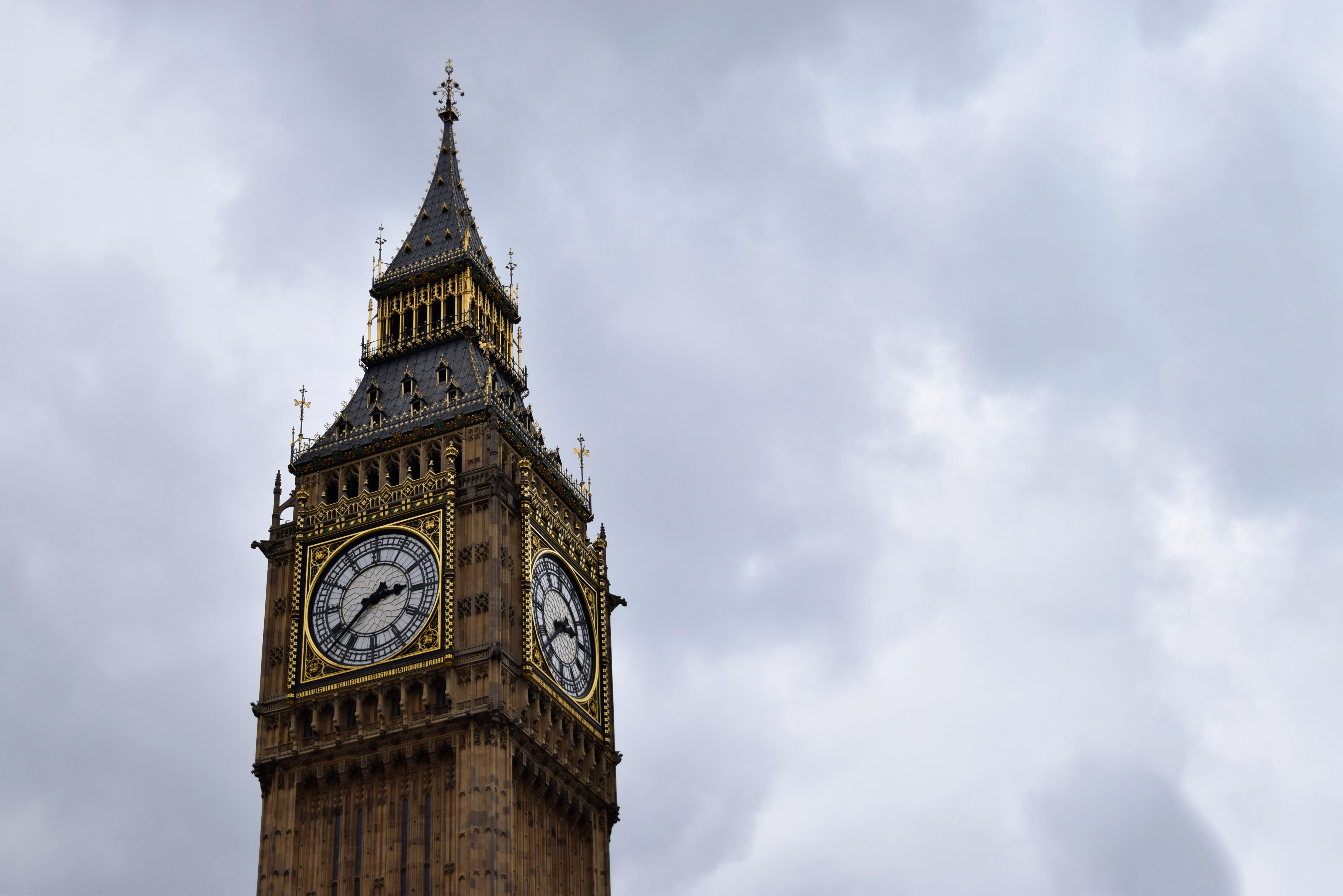 UK clocks will go back EARLIER next month as Daylight Saving Time ends – with date for 5pm sunsets revealed
