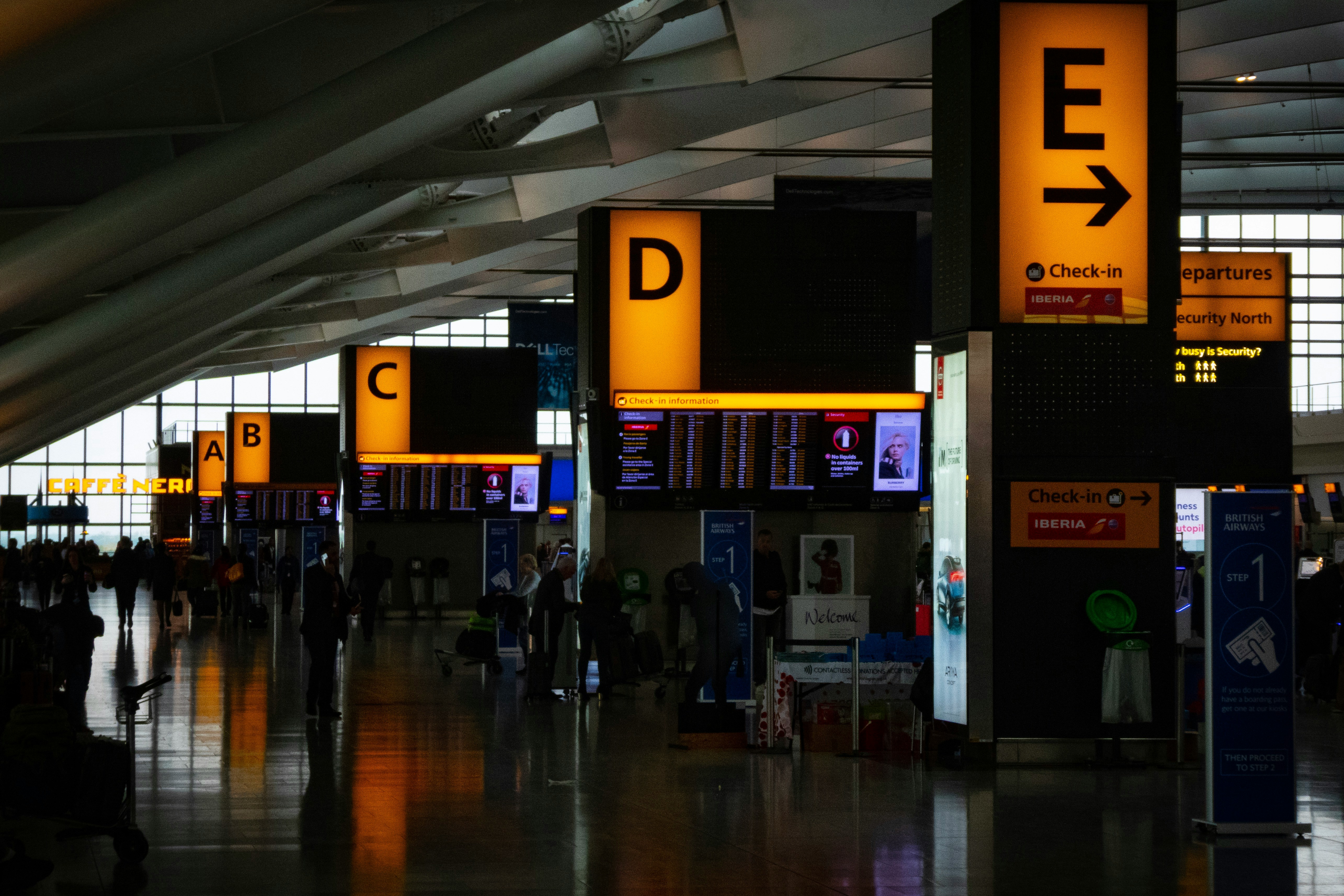 UK airports update as 279 flights cancelled on Wednesday