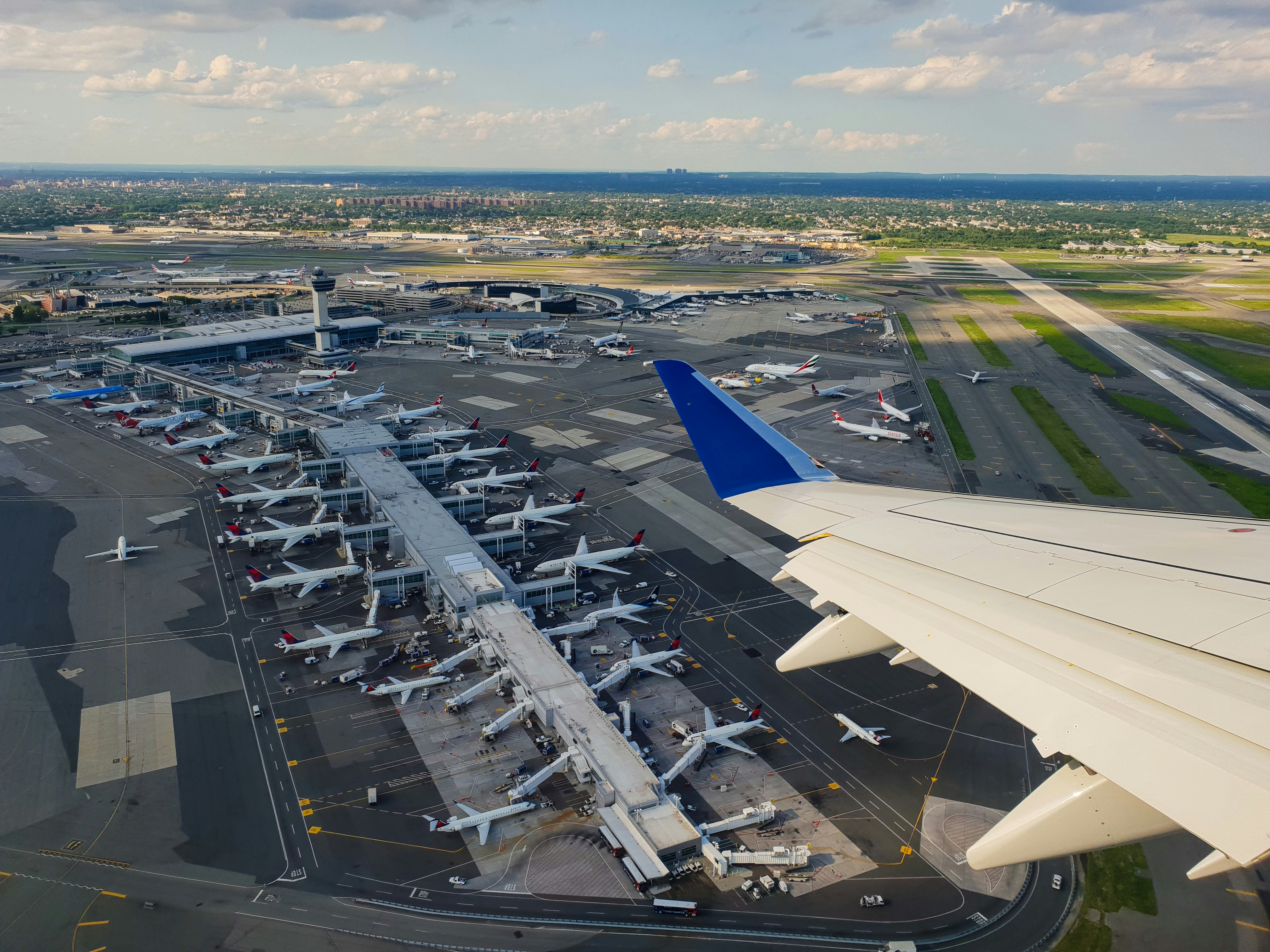 Circuit failure grounds flights at JFK, Newark and LaGuardia airports, wreaking havoc on US air travel