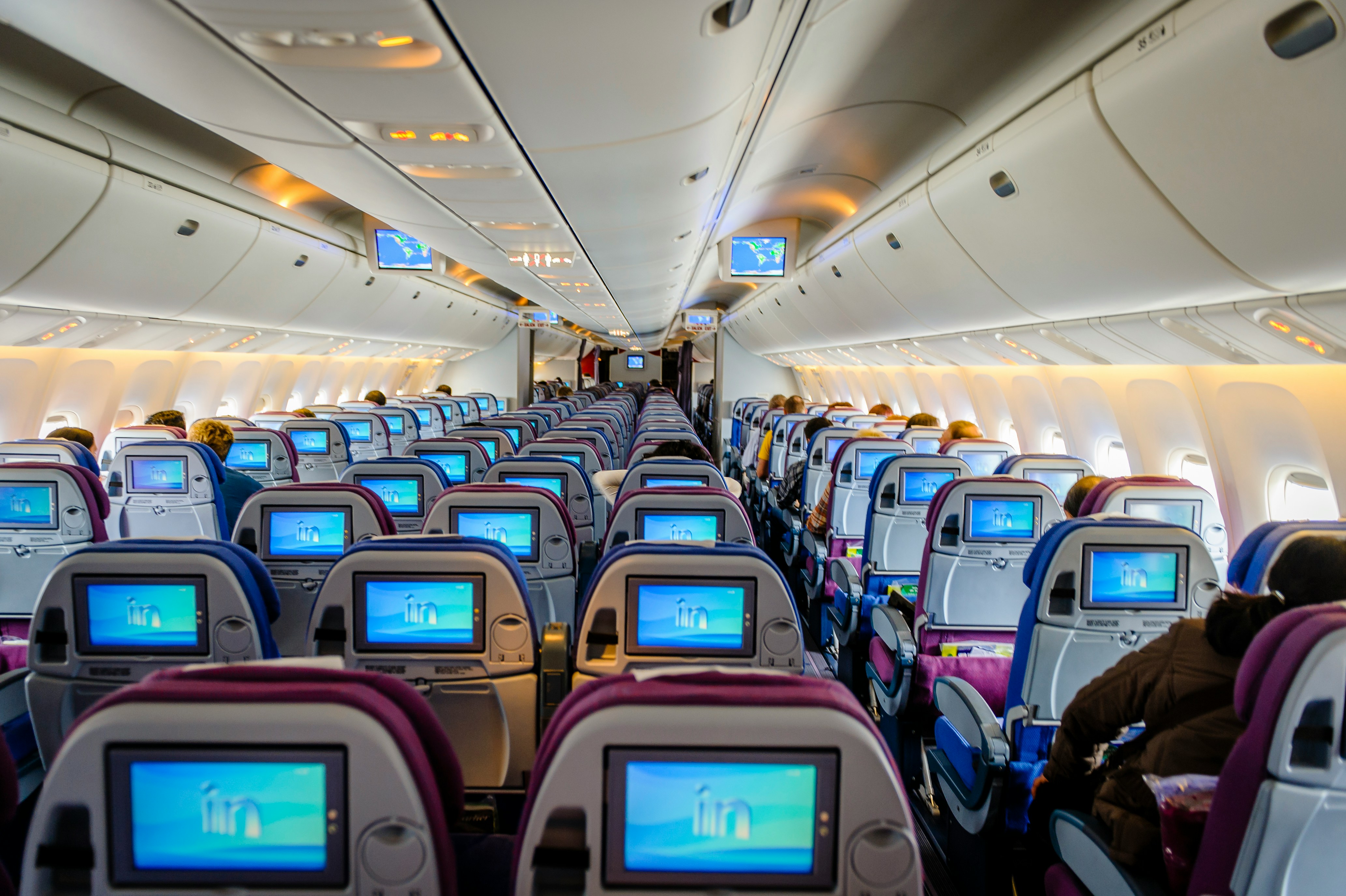 Pilot reveals what really happens if you don’t put airplane mode on during flight