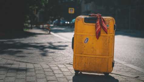 Airport passengers issued warning against tying ribbons onto their luggage