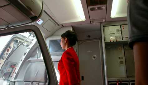Flight attendant says there’s only one way to ‘shoot your shot’ with crew if you fancy them on flight