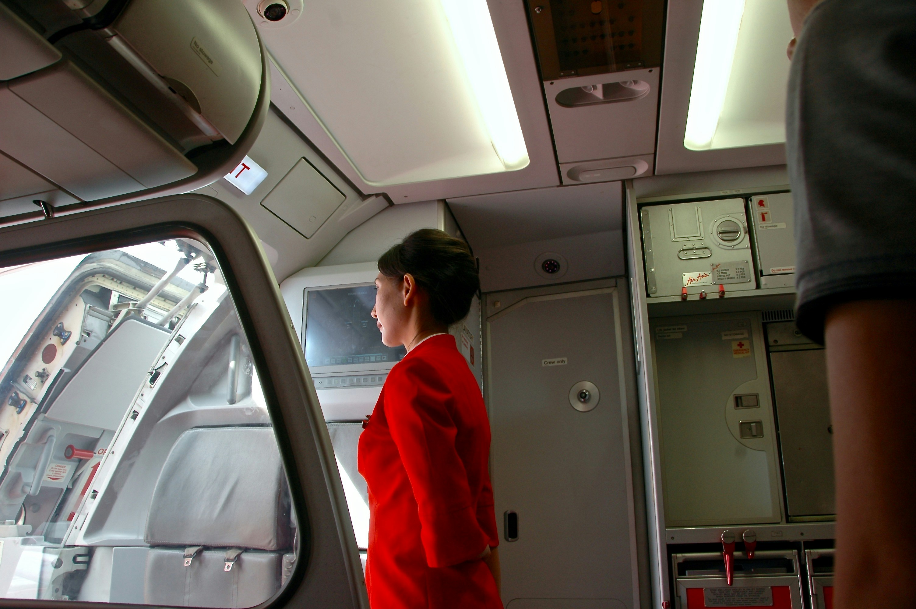 Flight attendant says there’s only one way to ‘shoot your shot’ with crew if you fancy them on flight