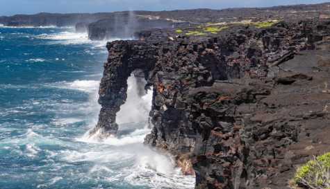 Hawaii’s iconic Hōlei Sea Arch landmark collapses into ocean after 500 years