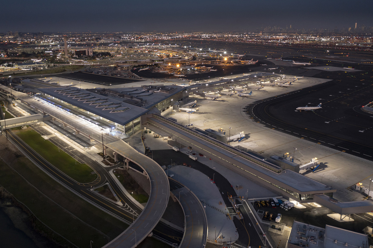Newark airport is replacing its 1996 monorail with a $3.5 billion AirTrain