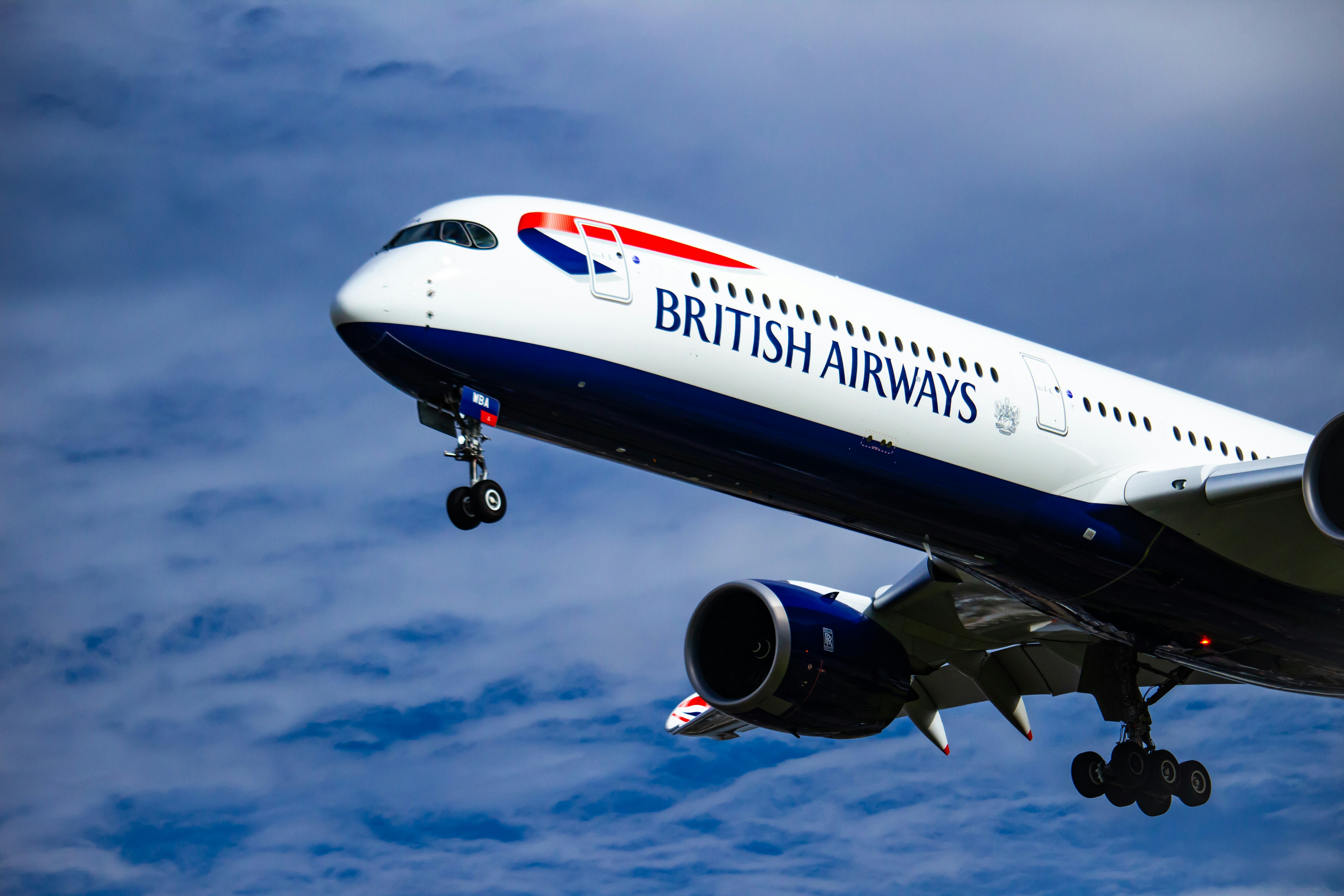 British Airways flight drops 28,000ft and declares emergency off UK coast