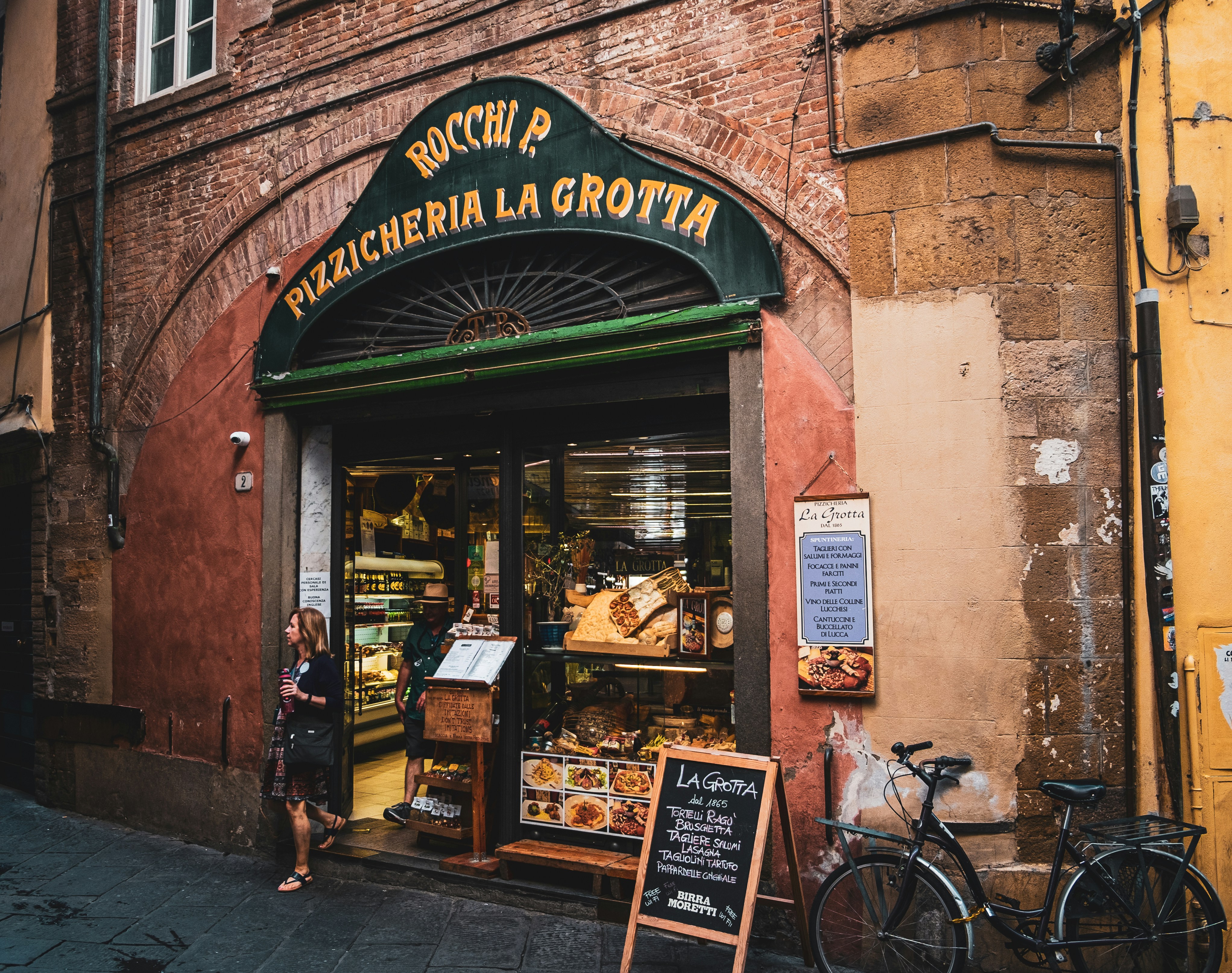 I found a walkable Italian city with fewer crowds in winter — not Florence or Pisa