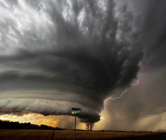 Los Angeles braces as super rare tornado threat issued for SoCal