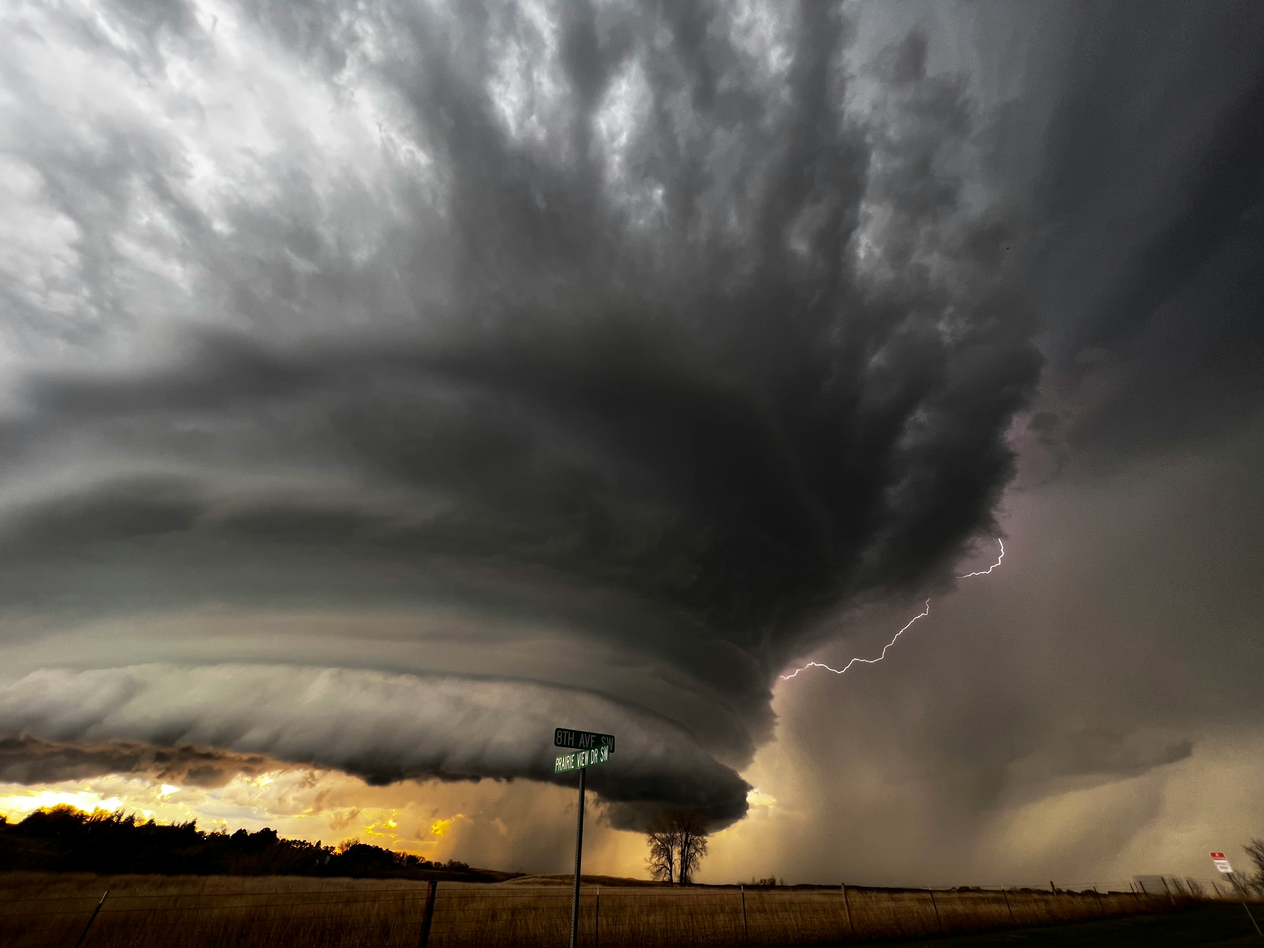 Los Angeles braces as super rare tornado threat issued for SoCal