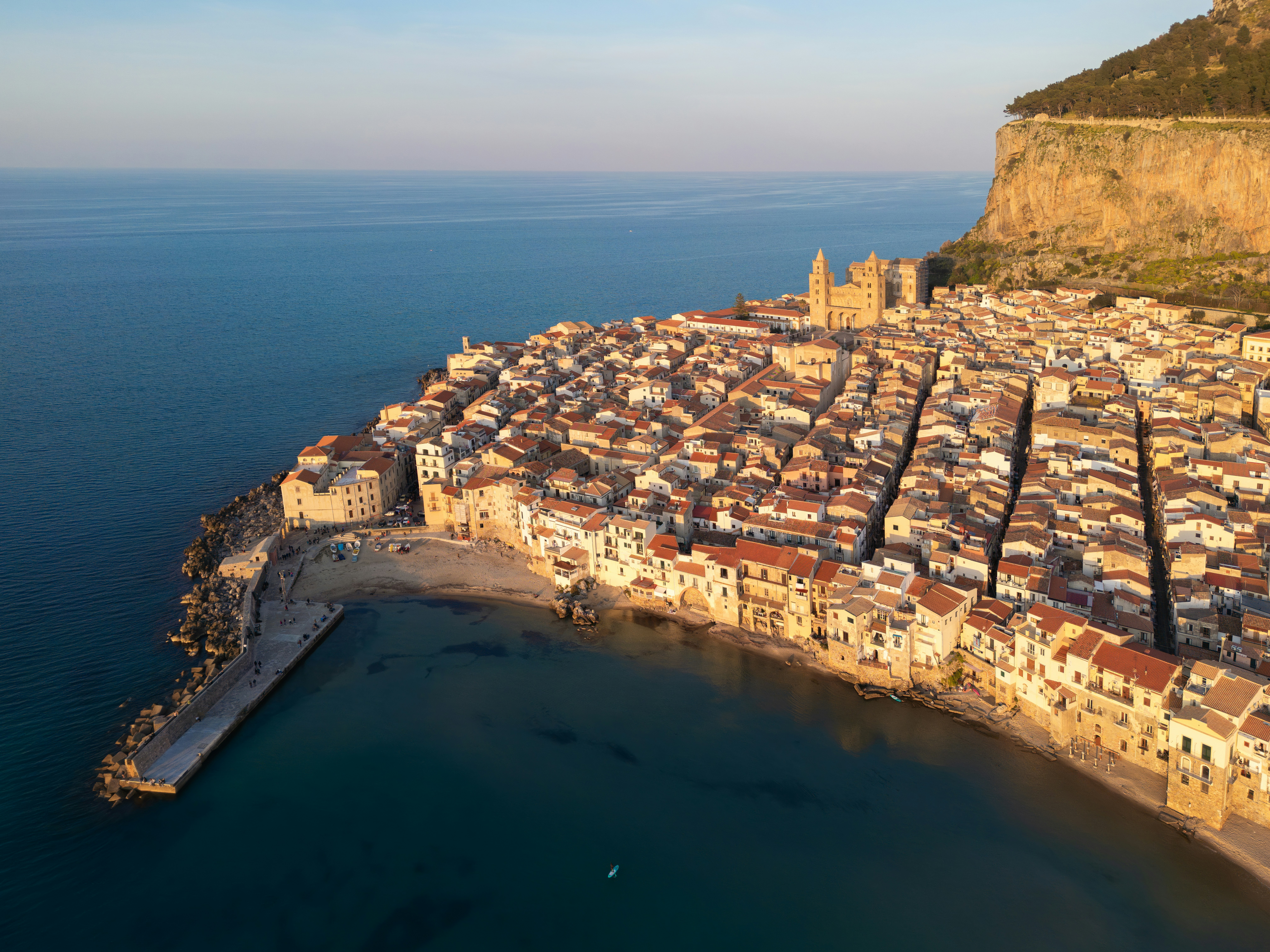 Tsunami alert for Italy after series of earthquakes off the coast