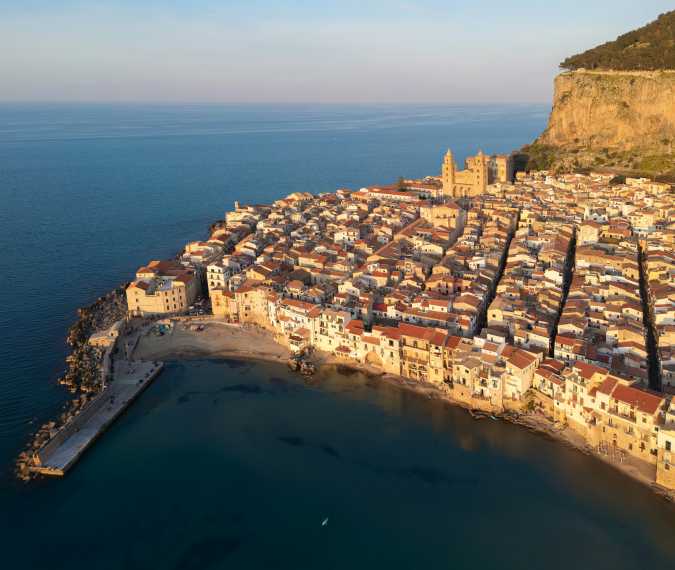 Tsunami alert for Italy after series of earthquakes off the coast