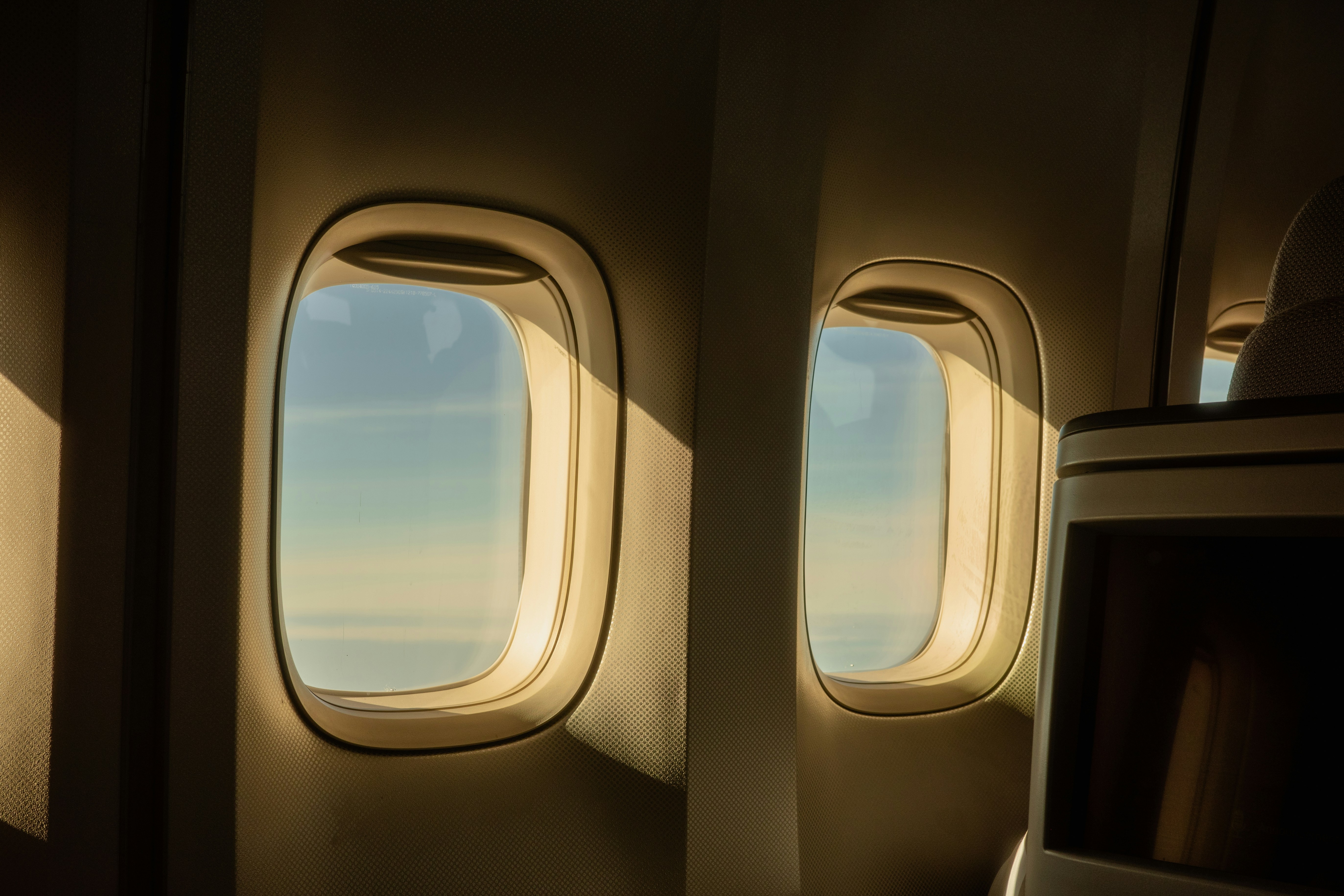 I Paid for a Window Seat, but the Middle Seat Passenger Closed the Shade—Who Actually Gets to Control It?